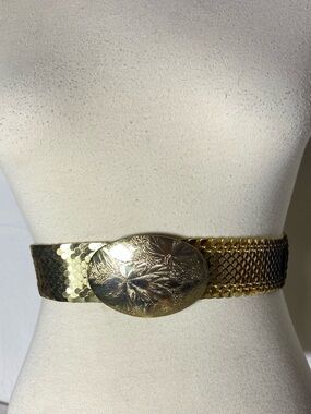 Vintage 70s 80s Gold Tone Fish Scale Stretch Belt with Ornate Oval Buckle